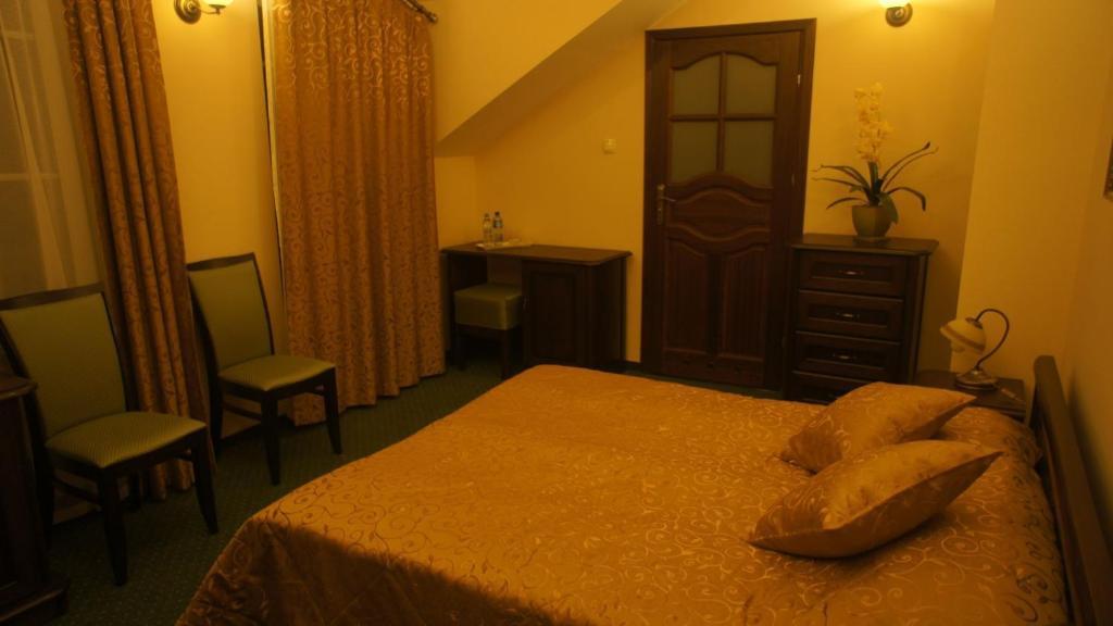 Zloty Dworek Motel Nieporet Bilik gambar
